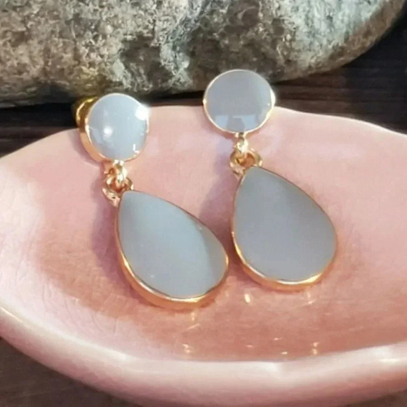 Mid Century Style Retro Cool Stormy Grey Gold Teardrop Enamel Earrings - Picture 2 of 7